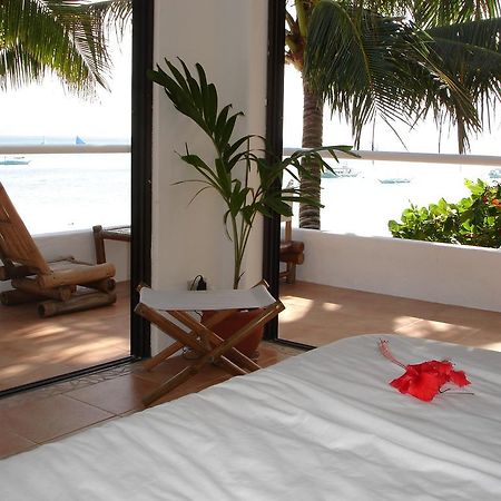 Artista Beach Villa Balabag  Phòng bức ảnh