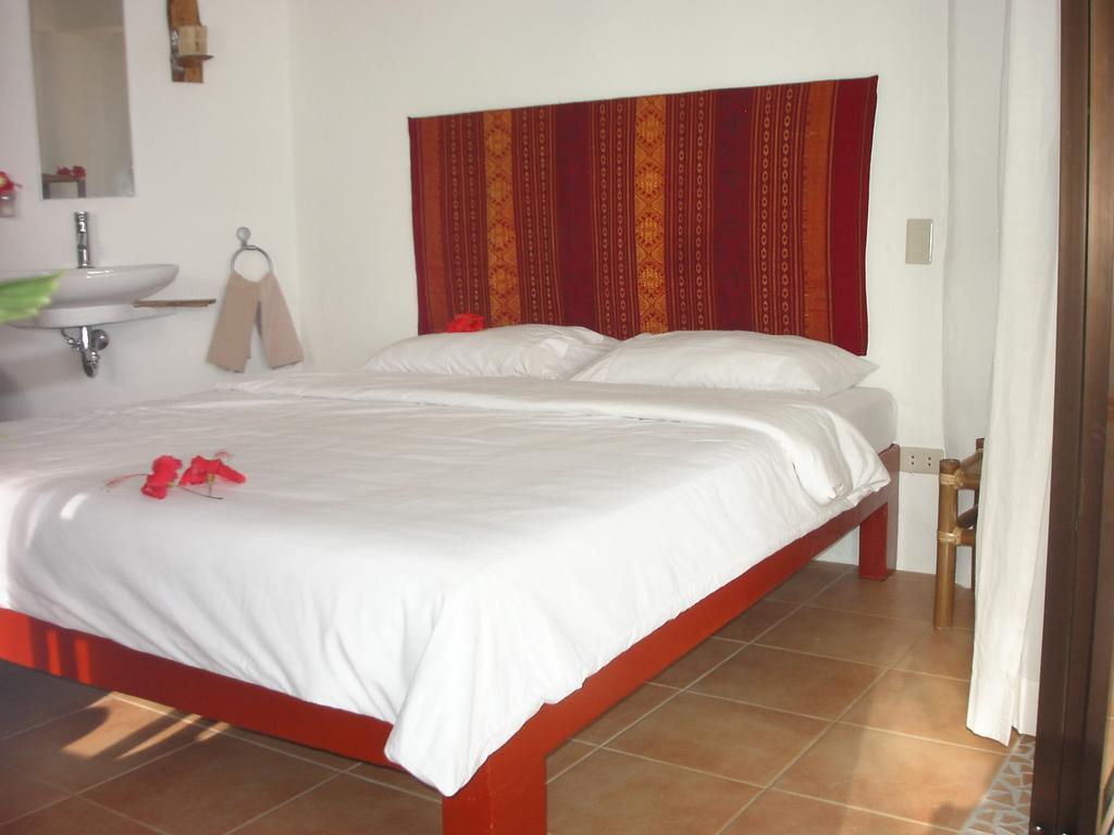 Artista Beach Villa Balabag  Phòng bức ảnh