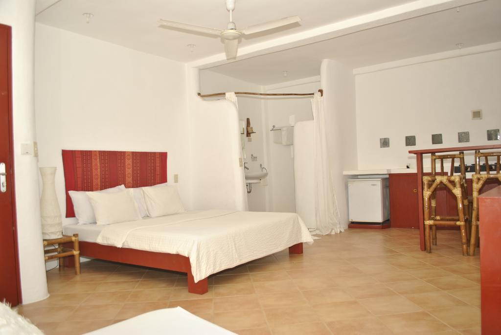Artista Beach Villa Balabag  Phòng bức ảnh