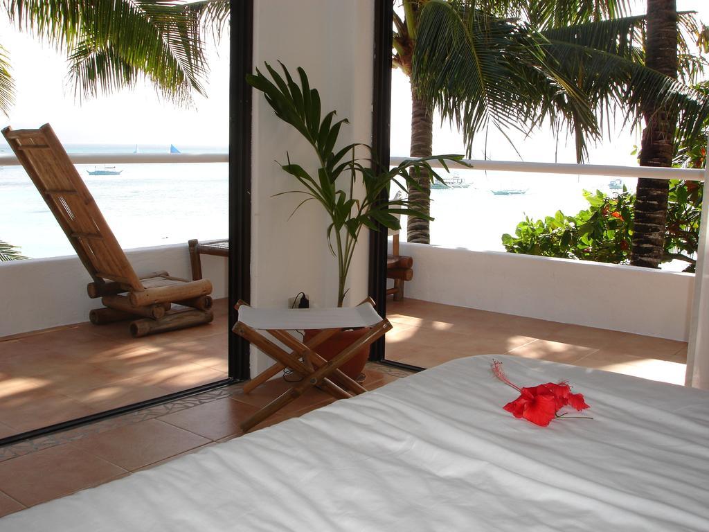 Artista Beach Villa Balabag  Phòng bức ảnh