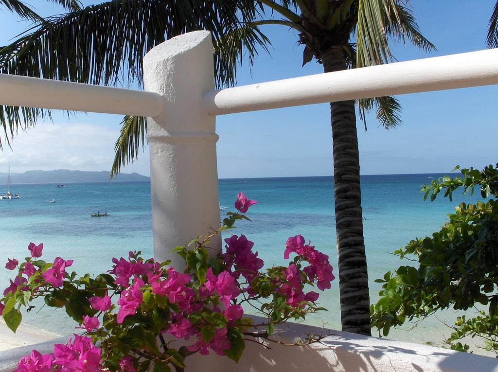 Artista Beach Villa Balabag  Phòng bức ảnh