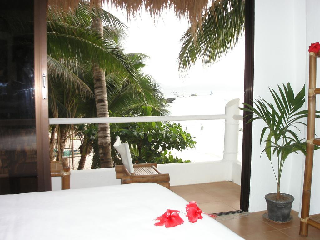 Artista Beach Villa Balabag  Phòng bức ảnh