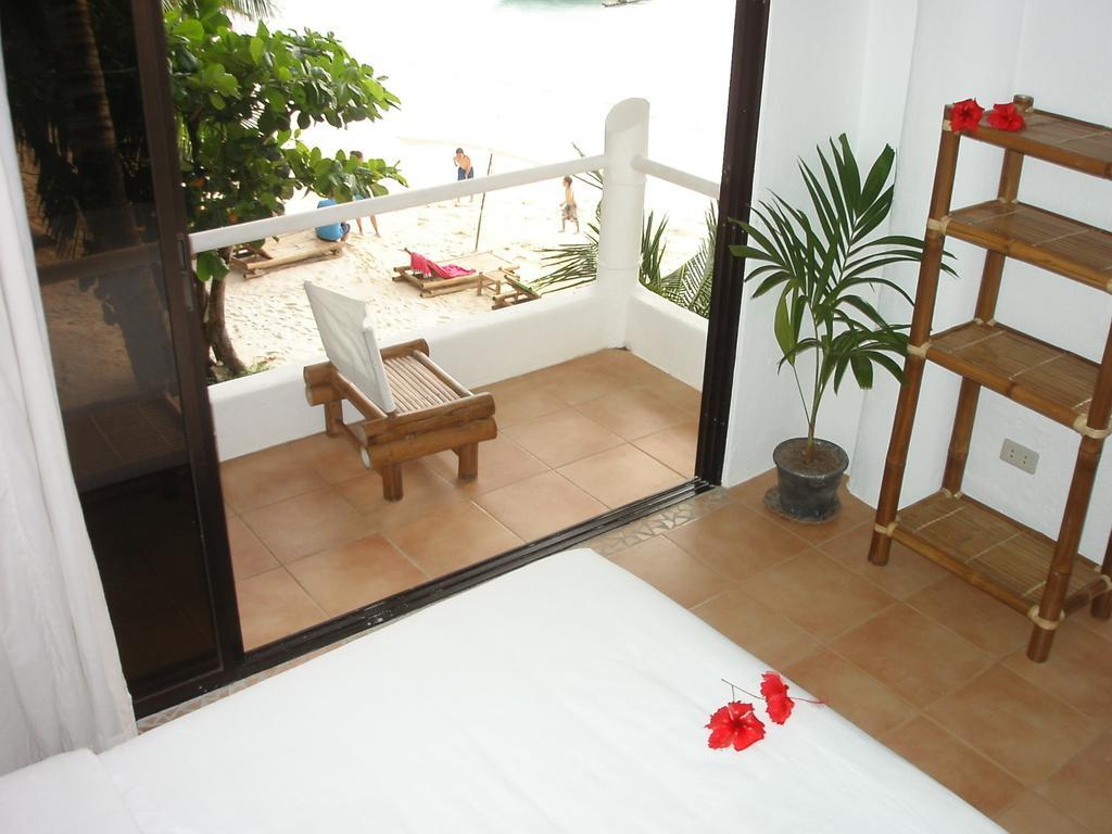Artista Beach Villa Balabag  Phòng bức ảnh